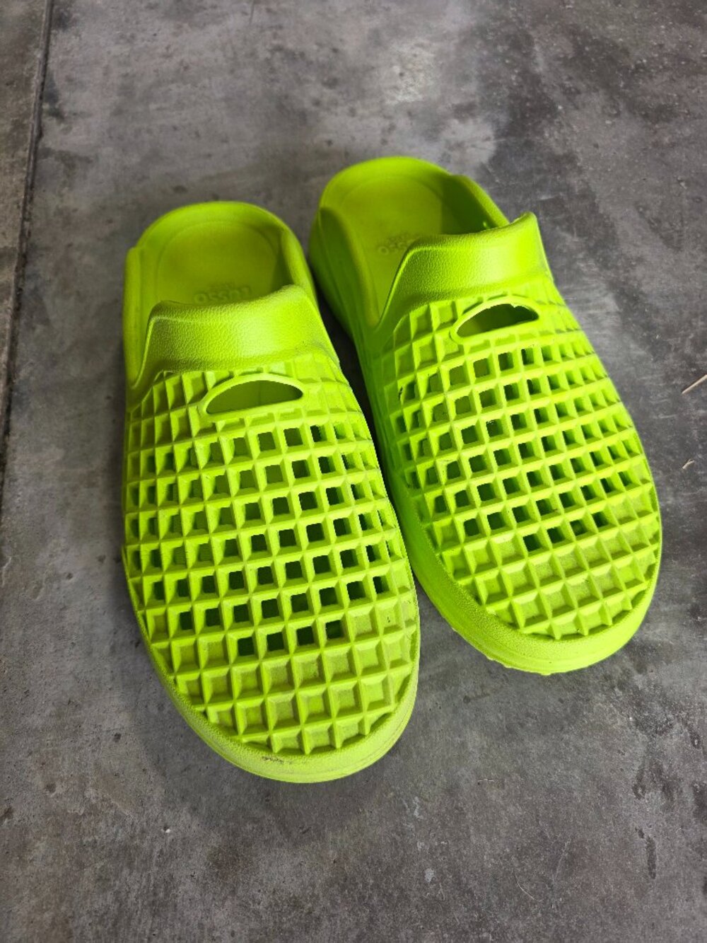 Lusso Cloud Scenario Slide in the Volley Yellow SIZE 11
